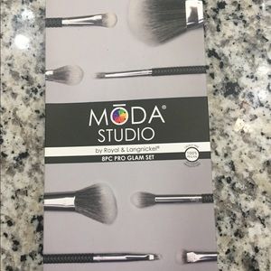 Moda 8 pc pro brushes
